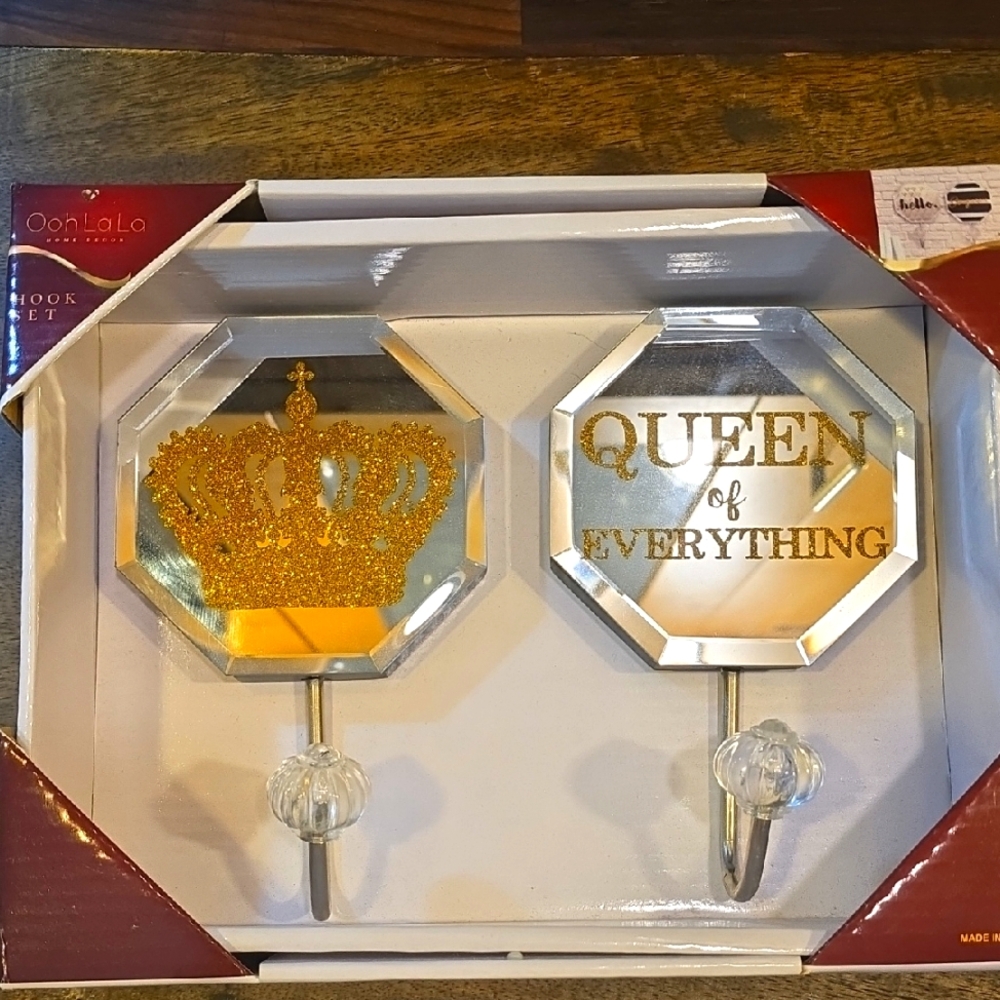 NIB King And Queen Hook Set